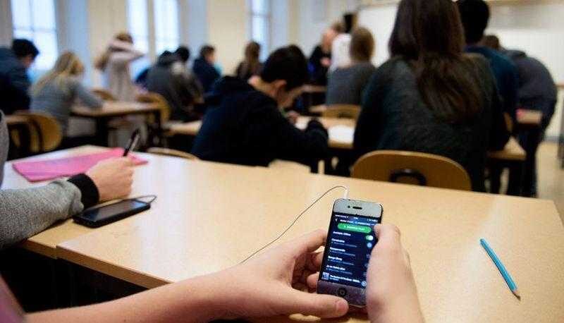Smartphone vietati in classe