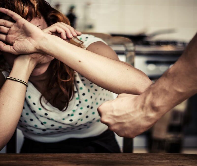 Violenza su moglie malata