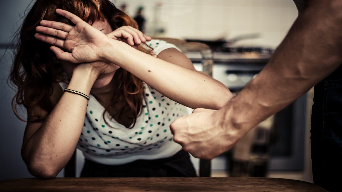 Violenza su moglie malata