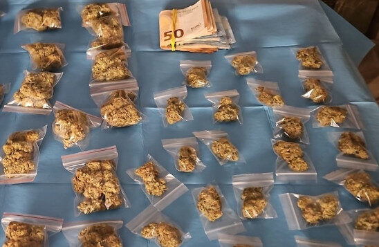 Droga e fucile a canne mozze a Villaggio Sant'Agata